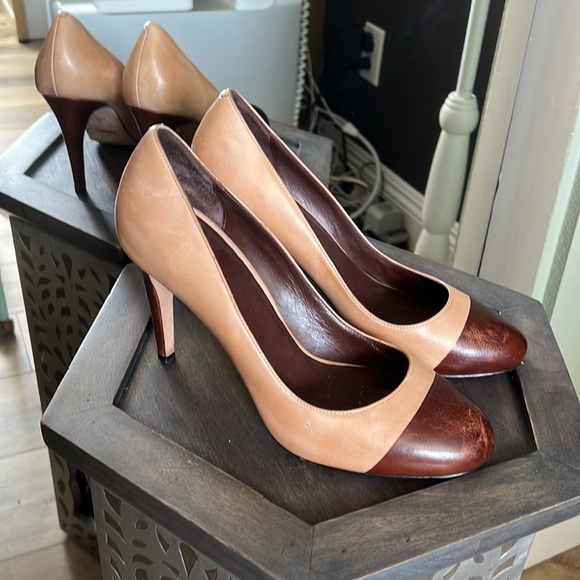 🔥1 hour sale. Cole Haan, brown leather heels, 9.5, Nike air comfort technology.